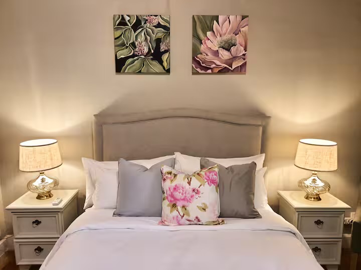 Second queen bedroom detail
